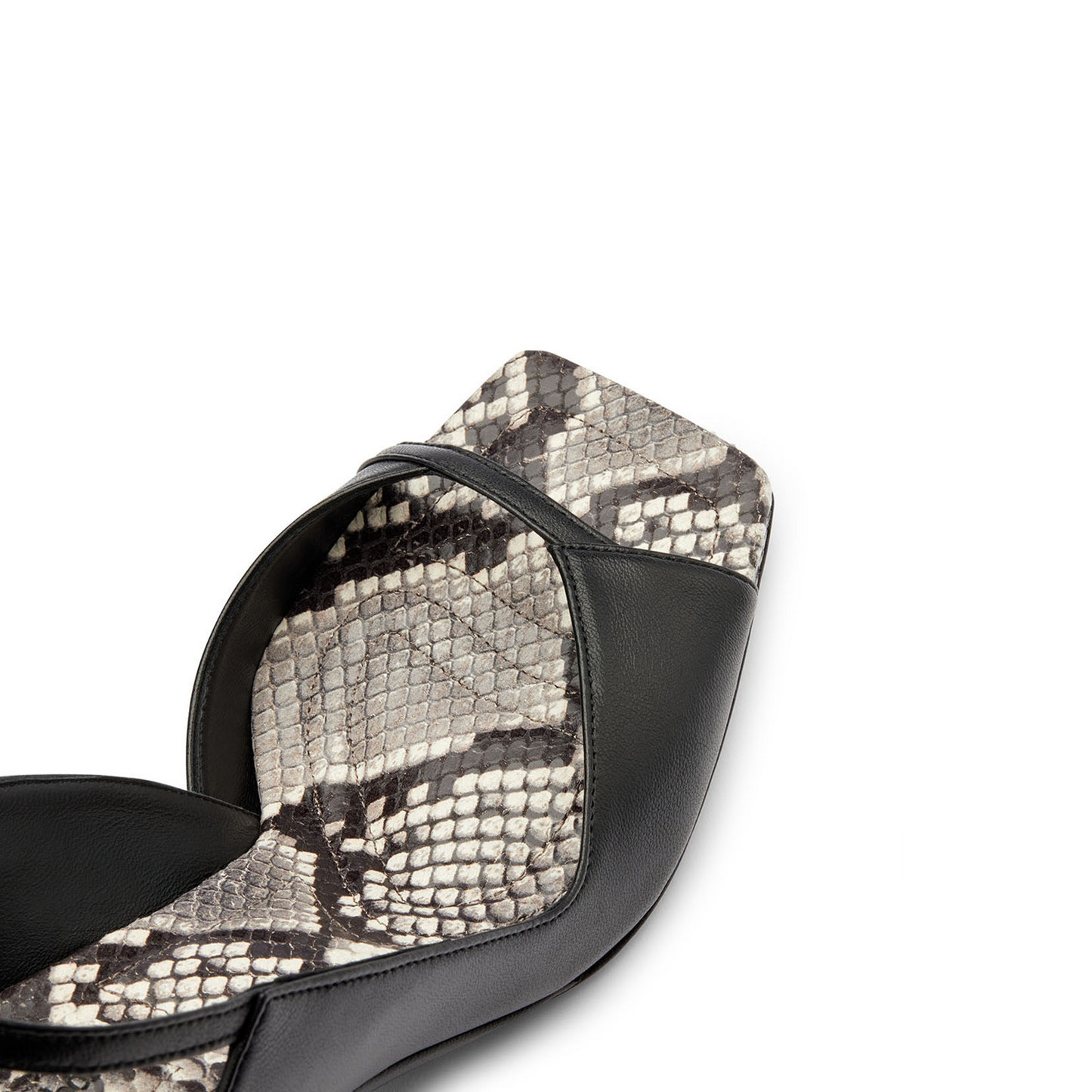 사말로 노라 블랙