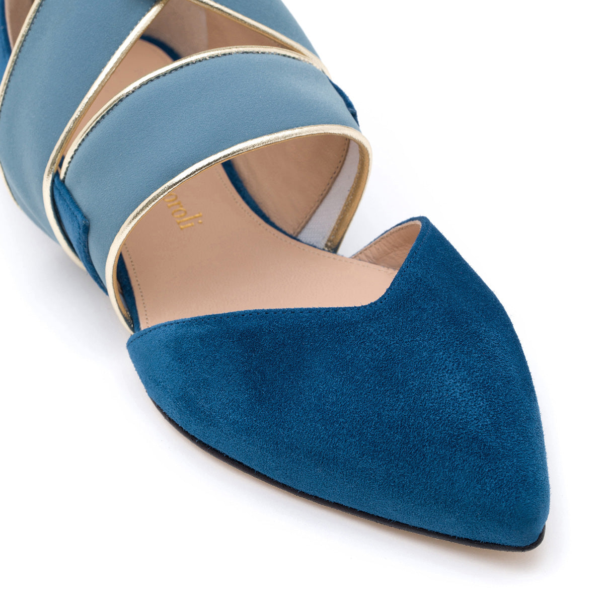 발레리나 카도르나 블루보이