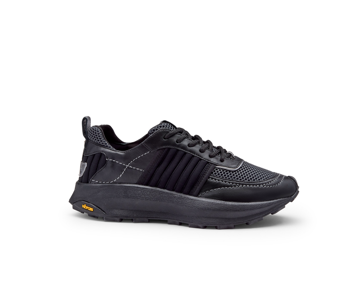 Uri All Black Sneaker
